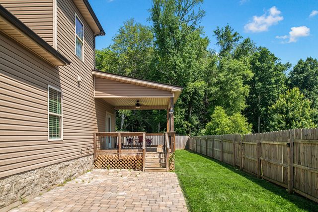 518 Latham Ct, Clarksville, TN 37043