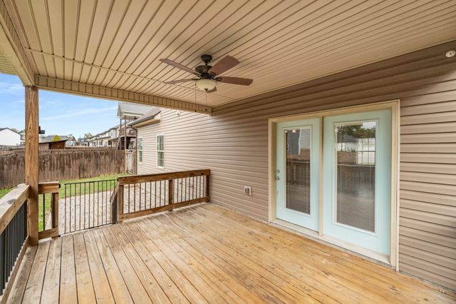 518 Latham Ct, Clarksville, TN 37043