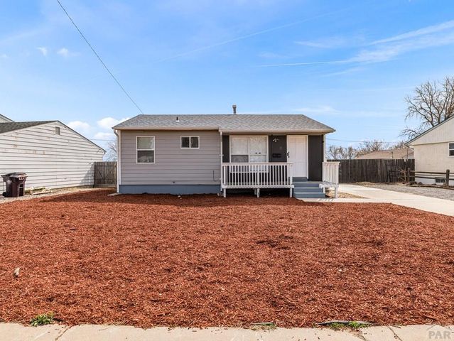 8 Churchill Rd, Pueblo, CO 81001