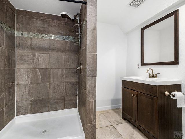 8 Churchill Rd, Pueblo, CO 81001