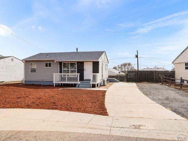 8 Churchill Rd, Pueblo, CO 81001