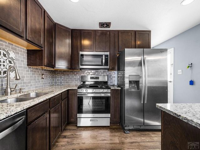 8 Churchill Rd, Pueblo, CO 81001