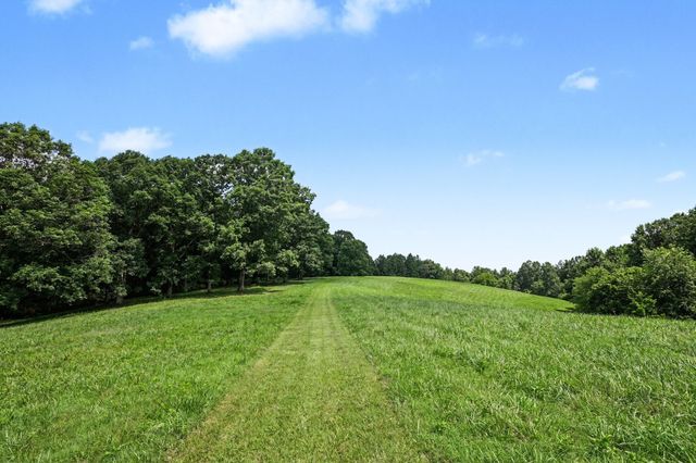 609 Stacey Rd, White Bluff, TN 37187