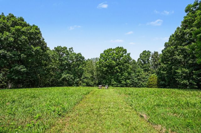 609 Stacey Rd, White Bluff, TN 37187