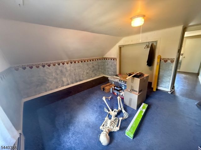 33 Poplar St, Bloomingdale Boro, NJ 07403