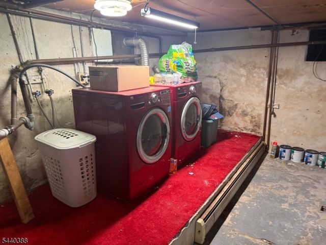 33 Poplar St, Bloomingdale Boro, NJ 07403