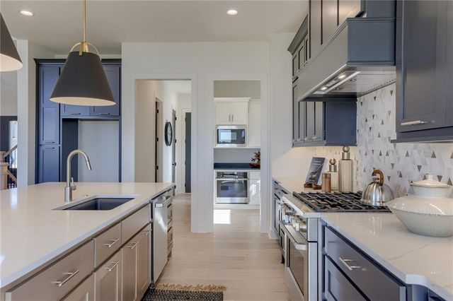 2424 W 177th Street, Overland Park, KS 66085