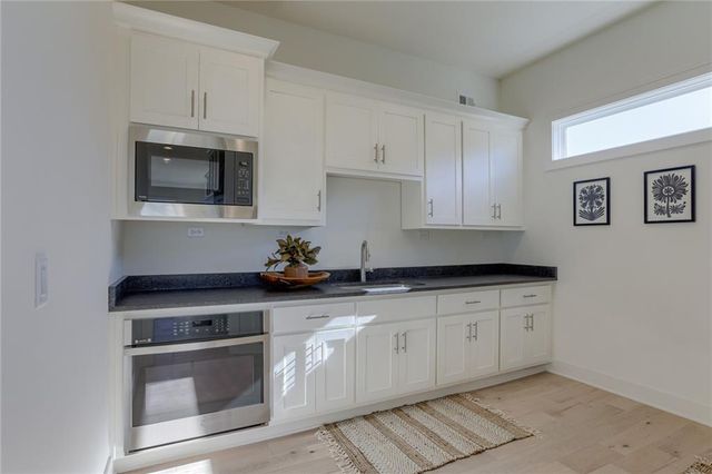 2424 W 177th Street, Overland Park, KS 66085