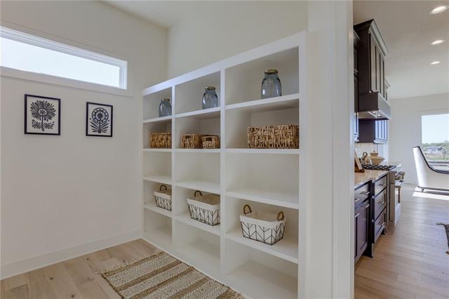 2424 W 177th Street, Overland Park, KS 66085