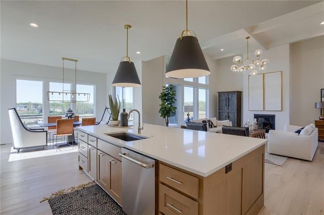 2424 W 177th Street, Overland Park, KS 66085