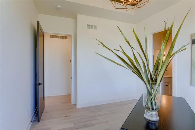 2424 W 177th Street, Overland Park, KS 66085