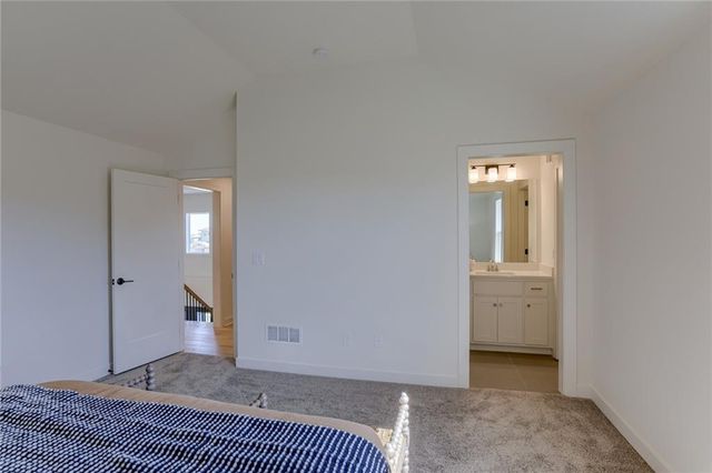 2424 W 177th Street, Overland Park, KS 66085