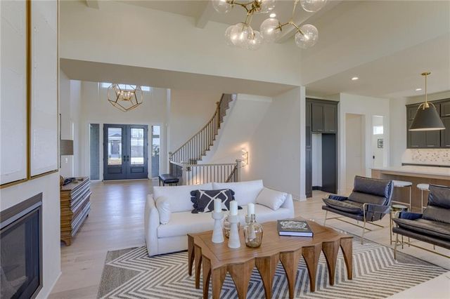 2424 W 177th Street, Overland Park, KS 66085