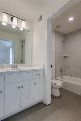 2424 W 177th Street, Overland Park, KS 66085