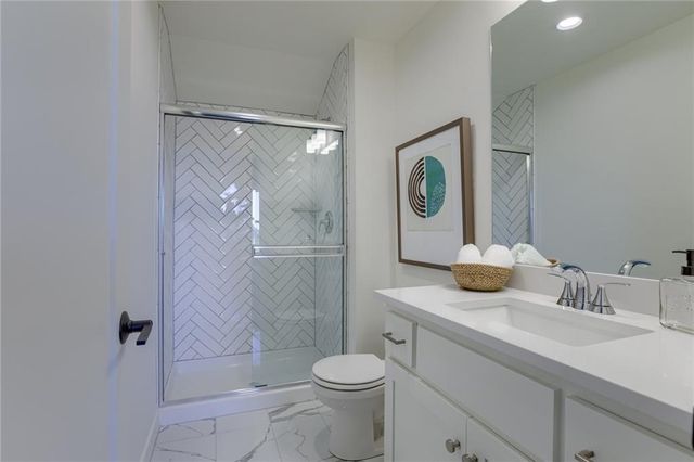 2424 W 177th Street, Overland Park, KS 66085