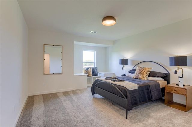 2424 W 177th Street, Overland Park, KS 66085