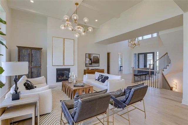 2424 W 177th Street, Overland Park, KS 66085