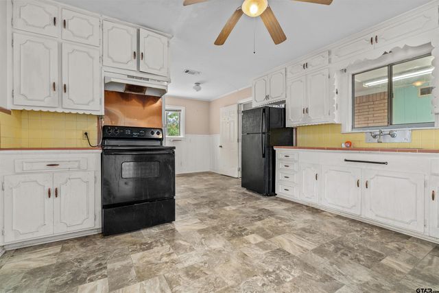 1118 S Fleishel Avenue, Tyler, TX 75701