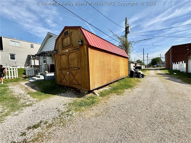 106 Layne Avenue, Nitro, WV 25143