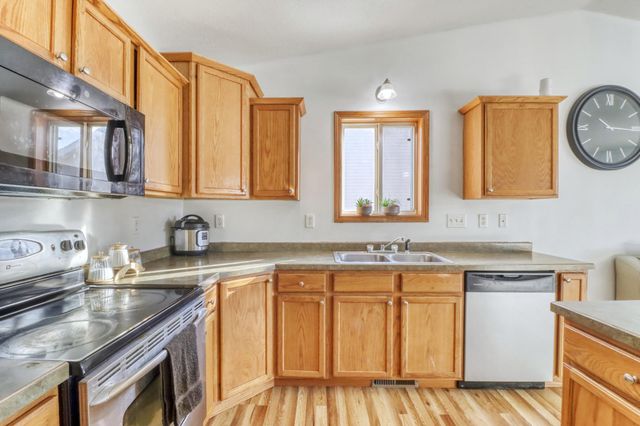 1503 34th Avenue S, Moorhead, MN 56560