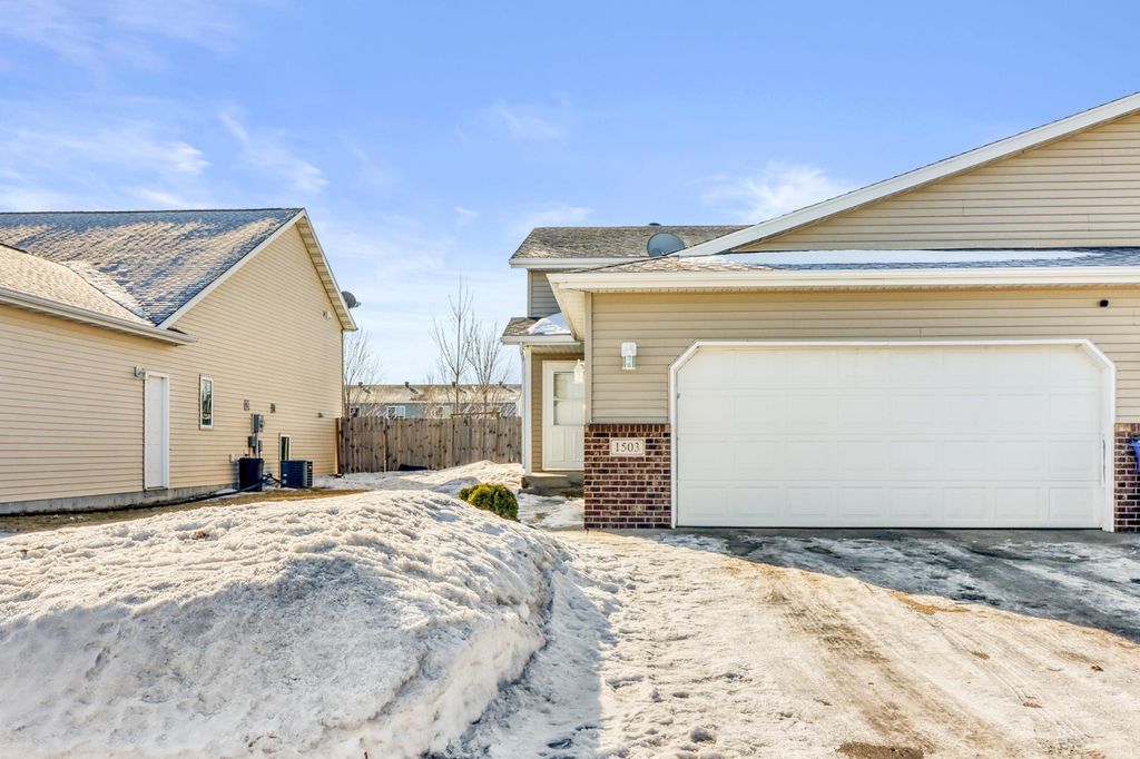 1503 34th Avenue S, Moorhead, MN 56560
