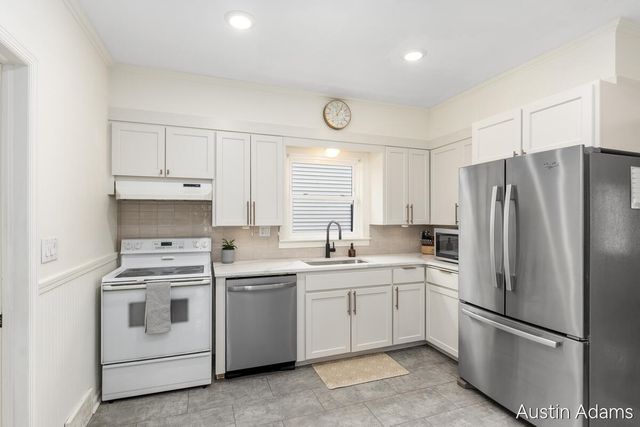 638 E Central Avenue, Zeeland, MI 49464