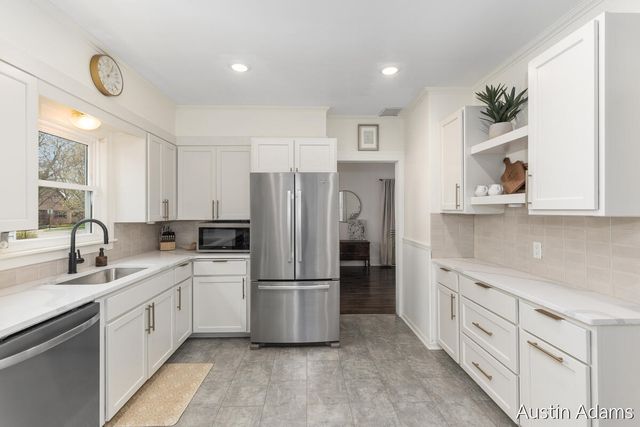 638 E Central Avenue, Zeeland, MI 49464