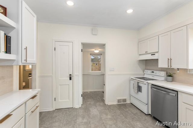 638 E Central Avenue, Zeeland, MI 49464
