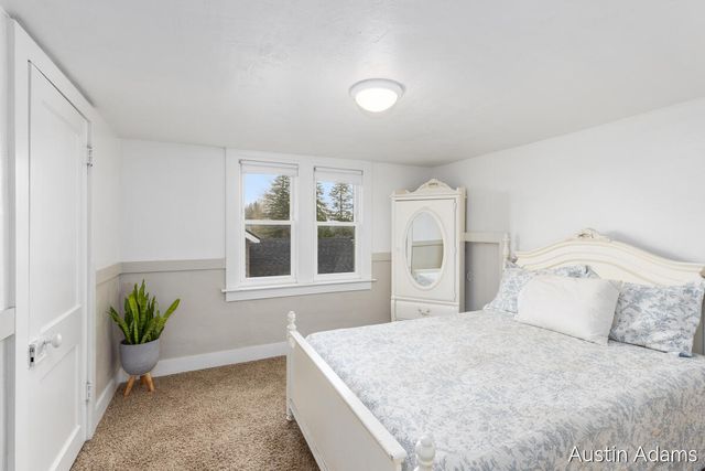638 E Central Avenue, Zeeland, MI 49464