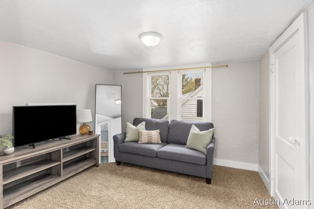 638 E Central Avenue, Zeeland, MI 49464