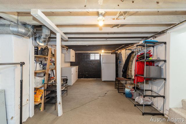 638 E Central Avenue, Zeeland, MI 49464