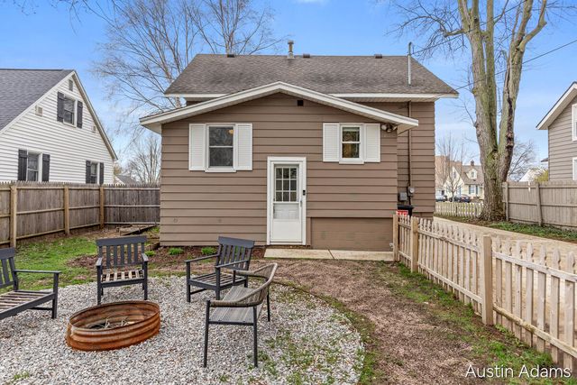 638 E Central Avenue, Zeeland, MI 49464