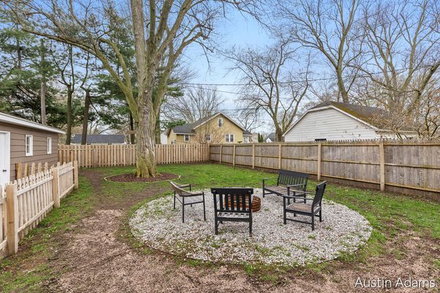 638 E Central Avenue, Zeeland, MI 49464