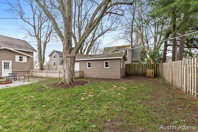 638 E Central Avenue, Zeeland, MI 49464
