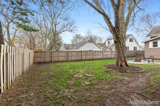 638 E Central Avenue, Zeeland, MI 49464