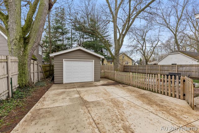 638 E Central Avenue, Zeeland, MI 49464