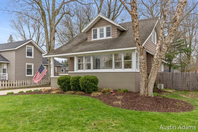 638 E Central Avenue, Zeeland, MI 49464