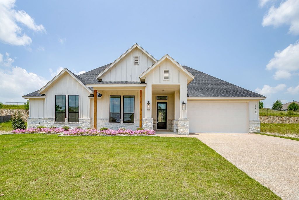 6926 Trail Rock Drive, Benbrook, TX 76126