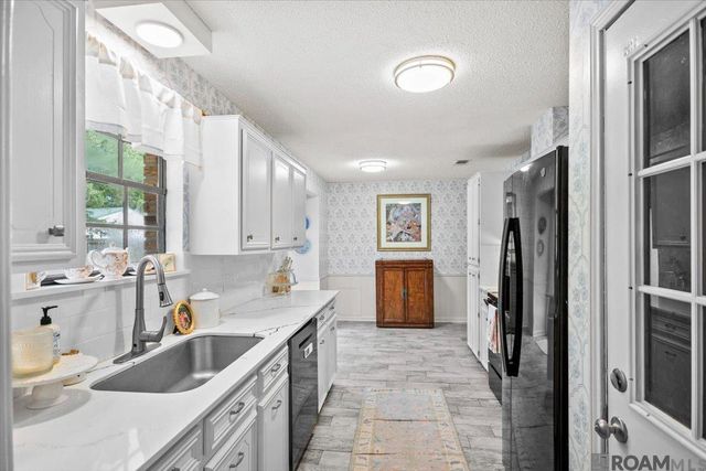 26811 Pen Dr, Walker, LA 70785