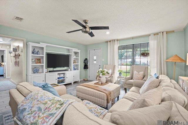 26811 Pen Dr, Walker, LA 70785