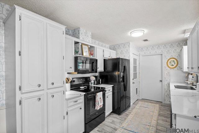 26811 Pen Dr, Walker, LA 70785