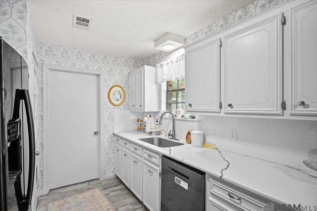 26811 Pen Dr, Walker, LA 70785