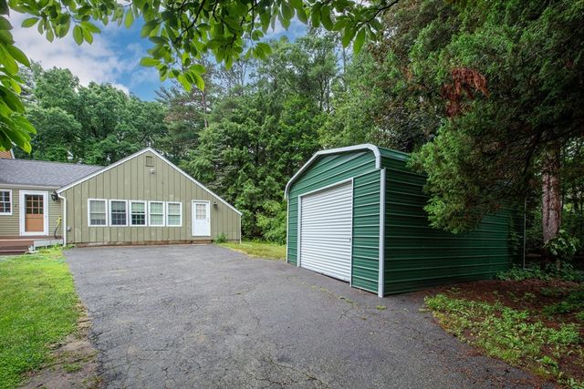 2 Pinehurst Dr, Boxford, MA 01921