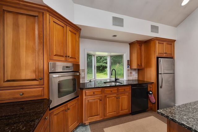 2 Pinehurst Dr, Boxford, MA 01921
