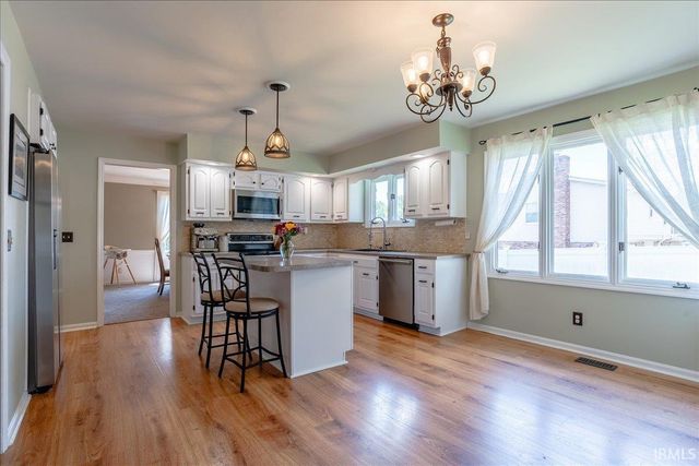 5588 Sherwood Court, Newburgh, IN 47630