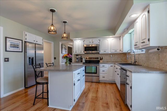 5588 Sherwood Court, Newburgh, IN 47630