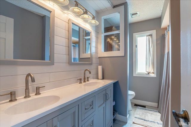 5588 Sherwood Court, Newburgh, IN 47630
