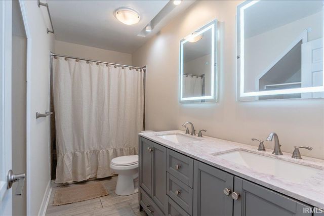 5588 Sherwood Court, Newburgh, IN 47630