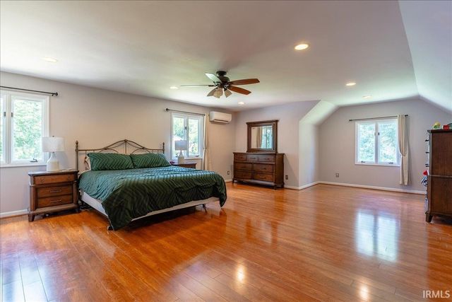 5588 Sherwood Court, Newburgh, IN 47630