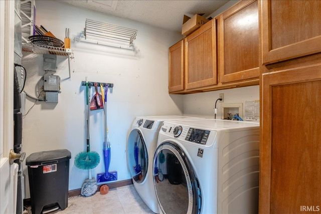 5588 Sherwood Court, Newburgh, IN 47630